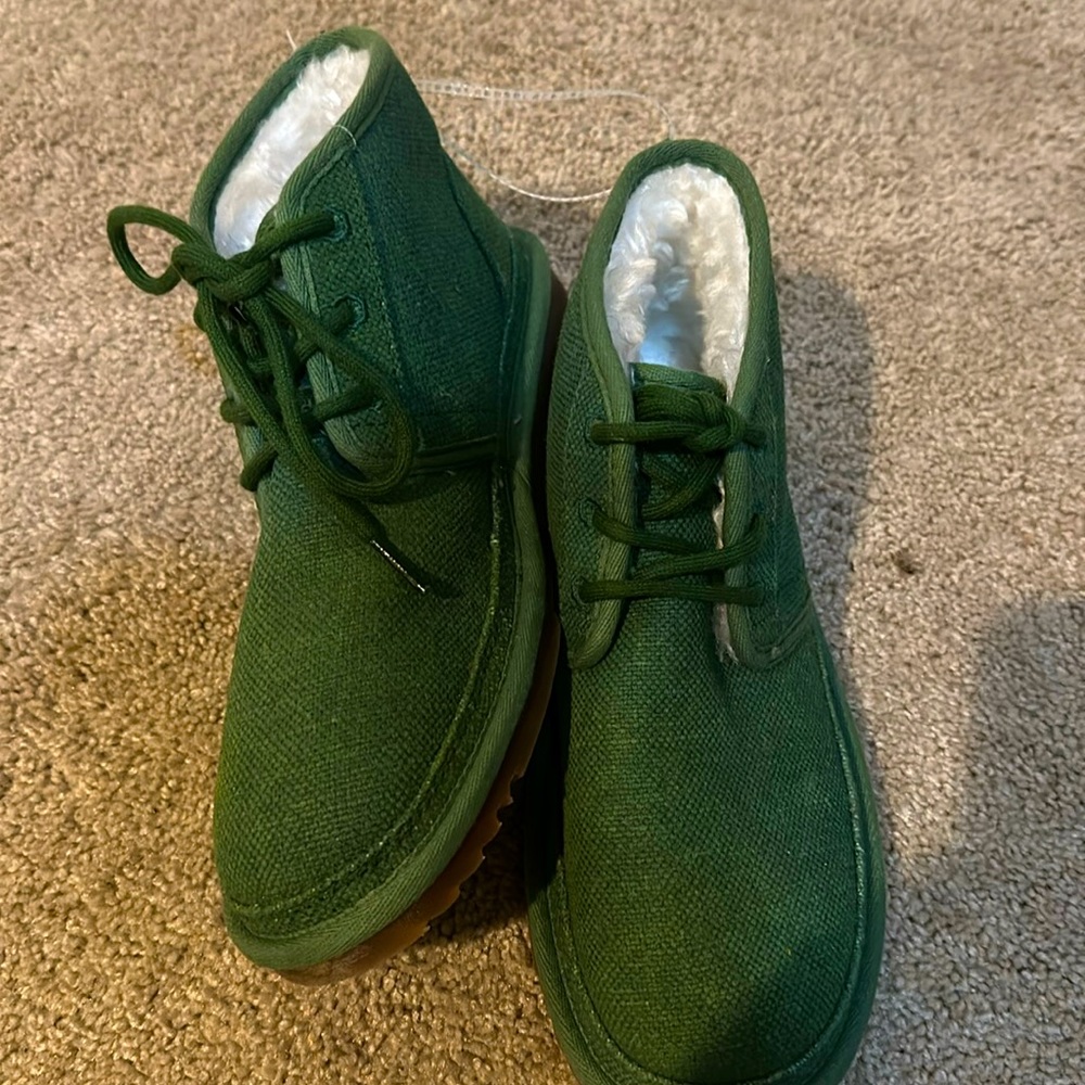 Men UGG size 8 - Picture 2 of 5